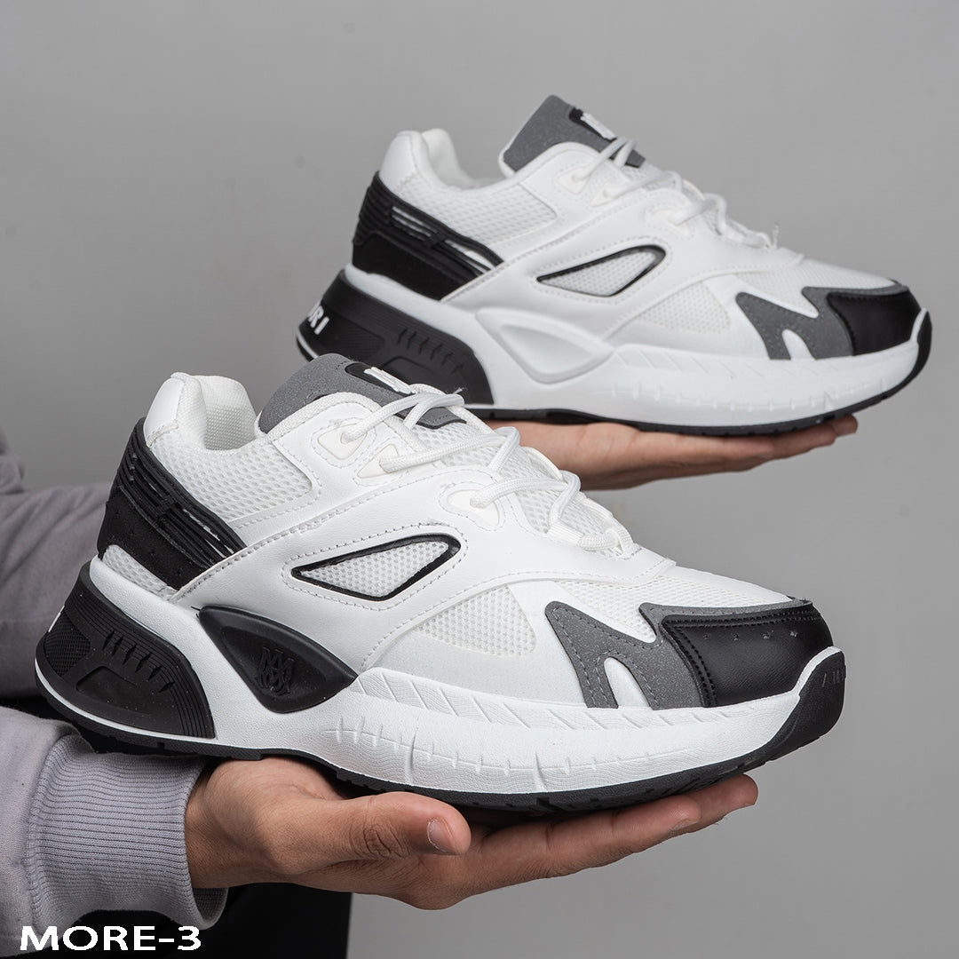 MORE Sneaker Premium