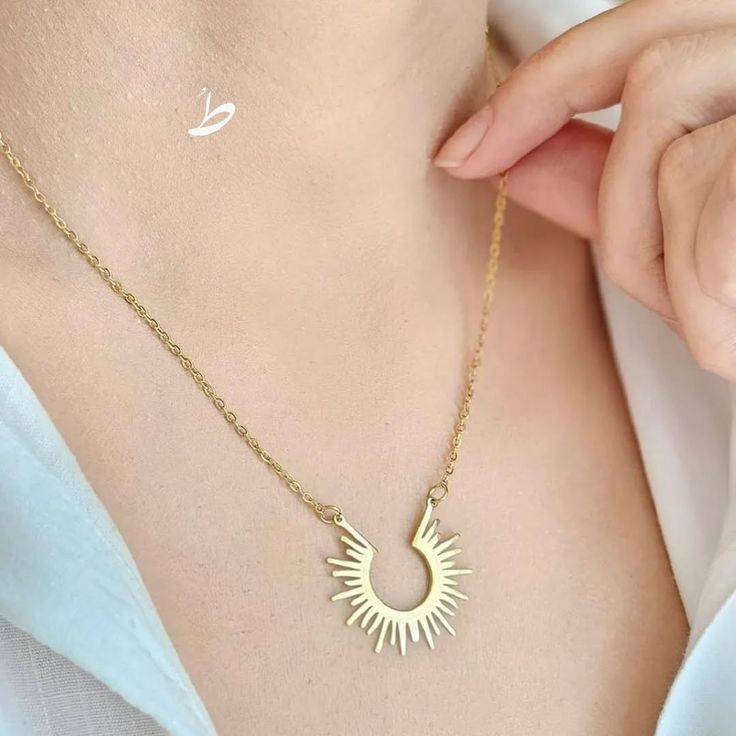 Sun Pendant Necklace - WY24