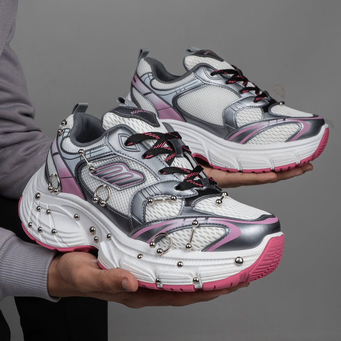 Unisex Sneaker with Metallic Details - PLIKO