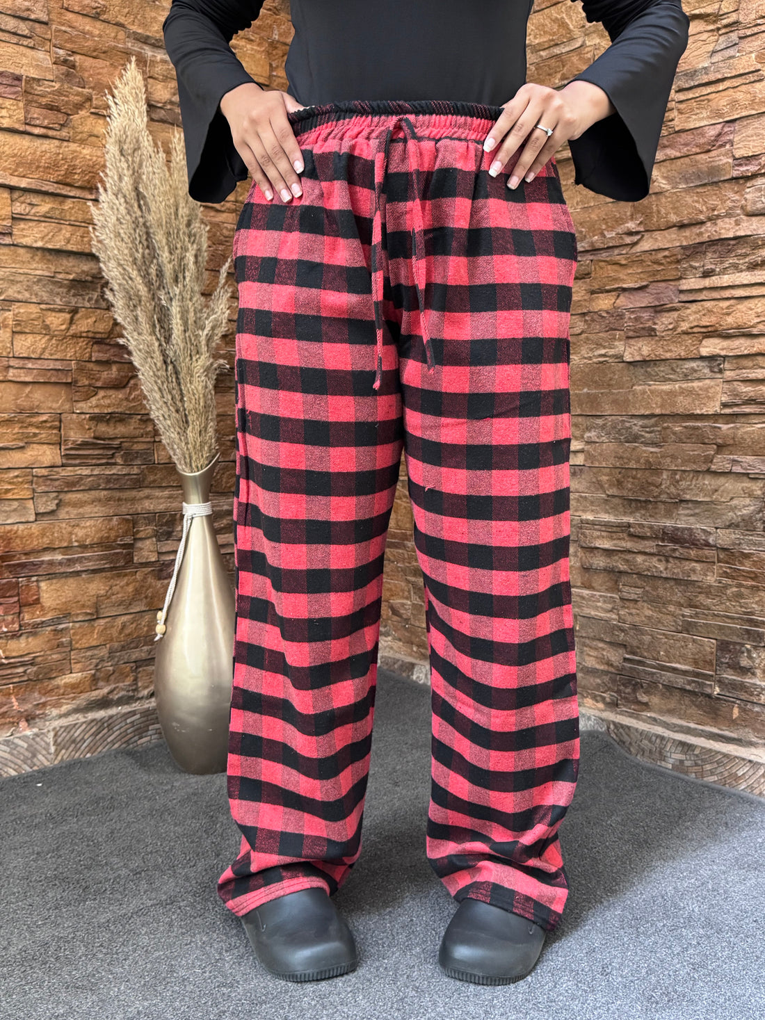 Winter Christmas Plaid Pants - GridFit