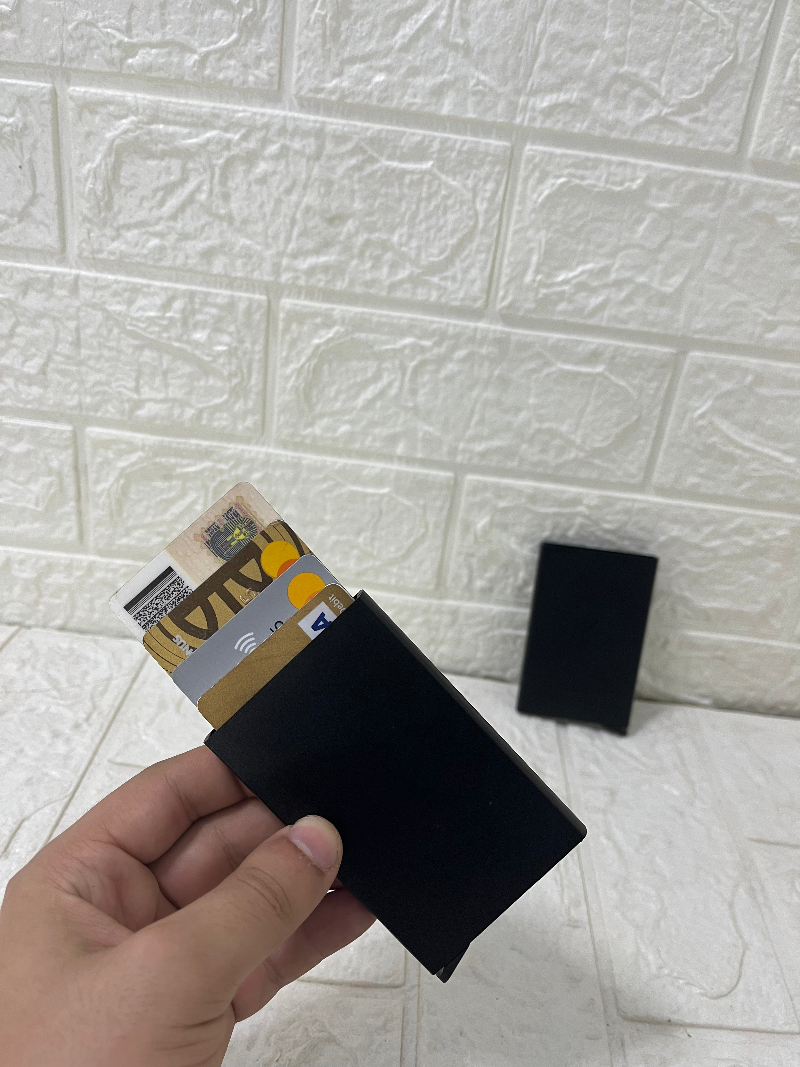 Automatic Metal Card Holder